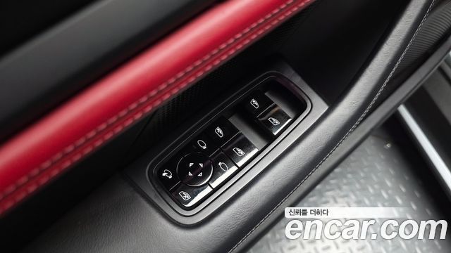 Porsche Taycan 2021 — photo 30