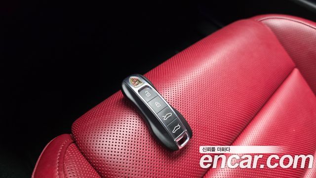 Porsche Taycan 2021 — photo 33