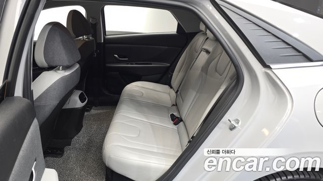 Hyundai AVANTE 2021 — photo 17