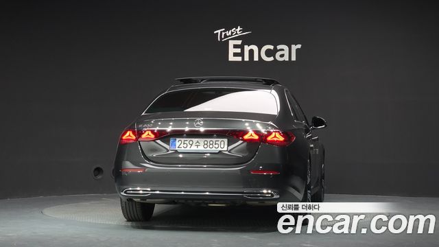 Mercedes-Benz E-Class 2025 — photo 4