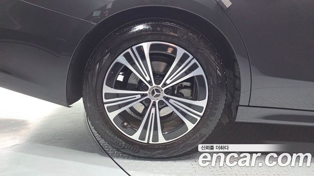 Mercedes-Benz E-Class 2025 — photo 5
