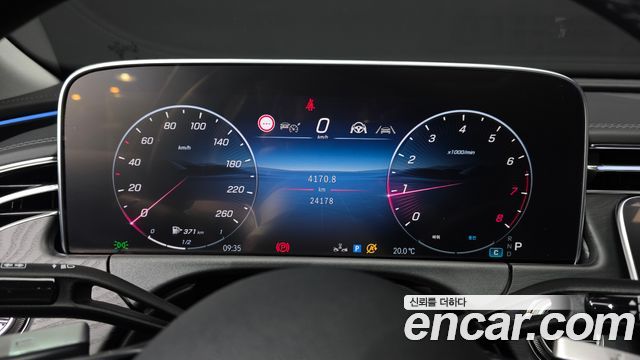 Mercedes-Benz E-Class 2025 — photo 11