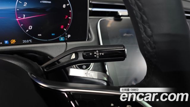 Mercedes-Benz E-Class 2025 — photo 12