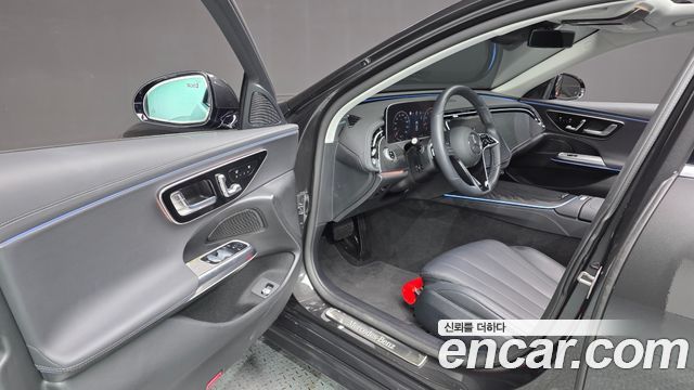 Mercedes-Benz E-Class 2025 — photo 13