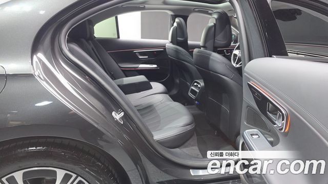 Mercedes-Benz E-Class 2025 — photo 17