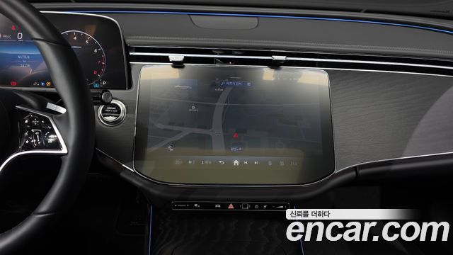 Mercedes-Benz E-Class 2025 — photo 19