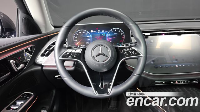 Mercedes-Benz E-Class 2025 — photo 20