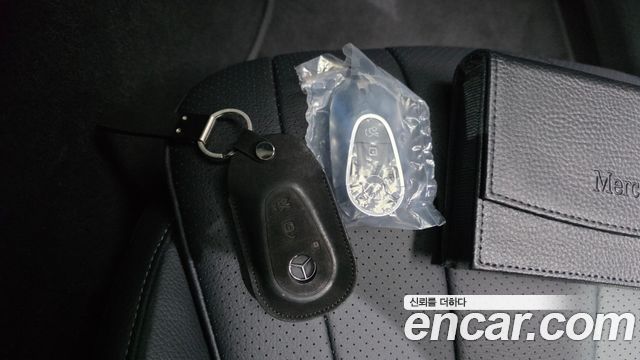Mercedes-Benz E-Class 2025 — photo 22
