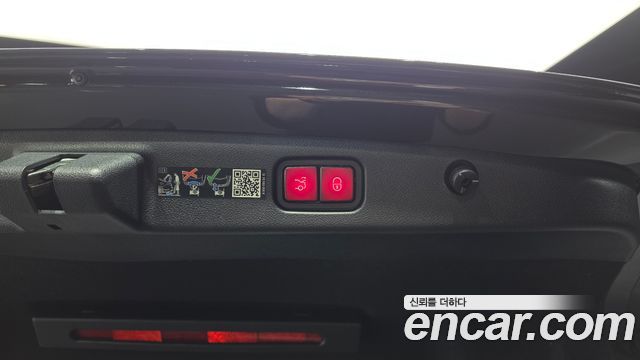 Mercedes-Benz E-Class 2025 — photo 24