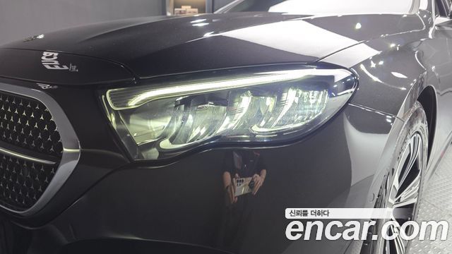 Mercedes-Benz E-Class 2025 — photo 8