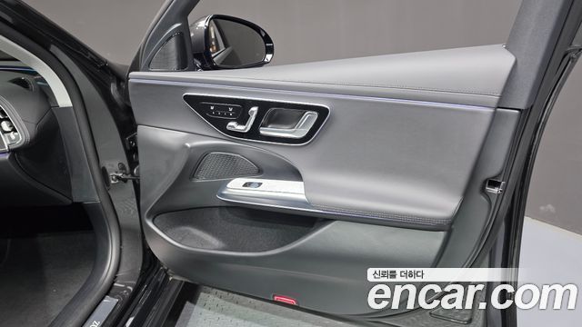 Mercedes-Benz E-Class 2025 — photo 14