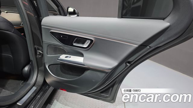 Mercedes-Benz E-Class 2025 — photo 15