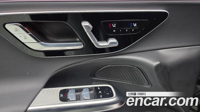 Mercedes-Benz E-Class 2025 — photo 29