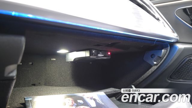 Mercedes-Benz E-Class 2025 — photo 30