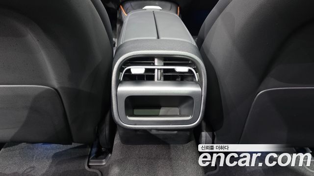 Mercedes-Benz E-Class 2025 — photo 32