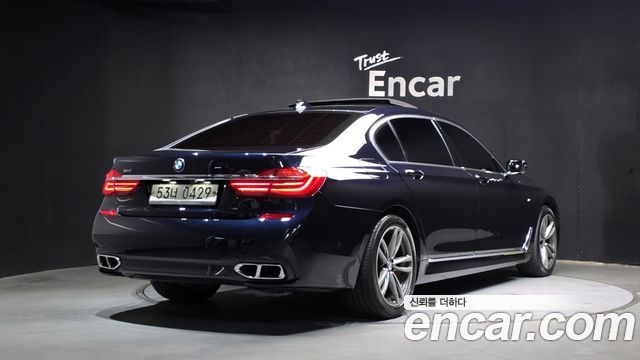 BMW 7-Series 2017 — photo 2