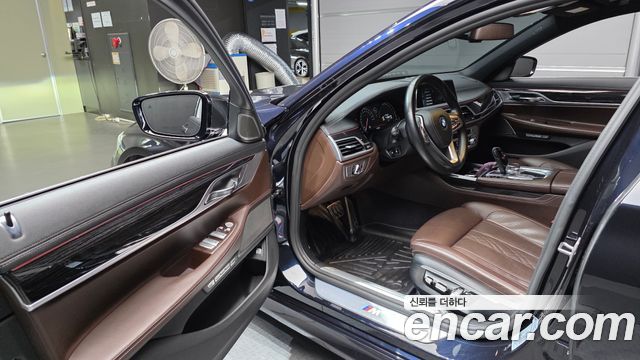 BMW 7-Series 2017 — photo 10