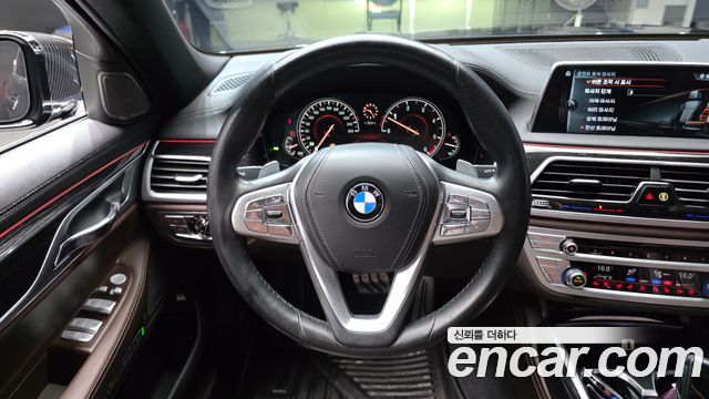 BMW 7-Series 2017 — photo 14