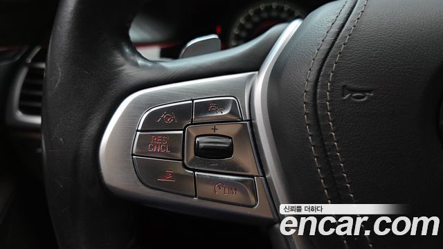 BMW 7-Series 2017 — photo 16