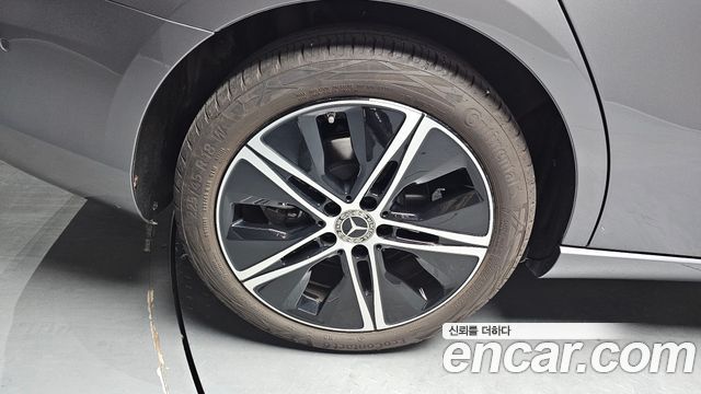 Mercedes-Benz A-Class 2025 — photo 5