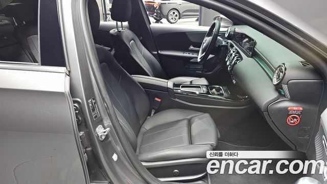 Mercedes-Benz A-Class 2025 — photo 10