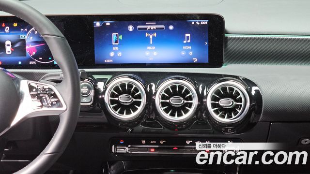 Mercedes-Benz A-Class 2025 — photo 14