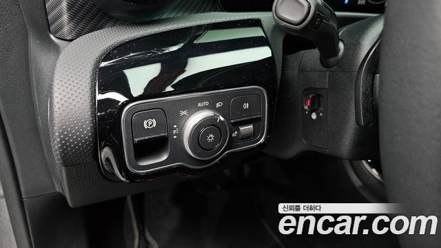 Mercedes-Benz A-Class 2025 — photo 17