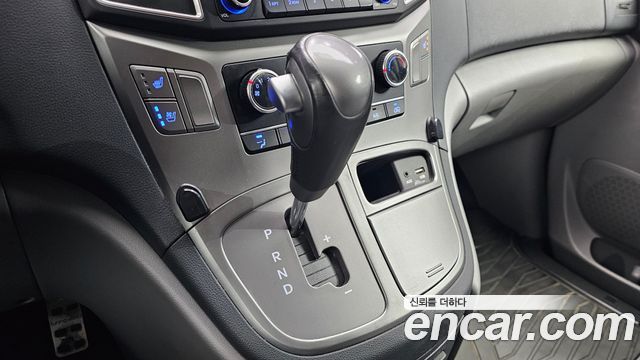 Hyundai Starex 2019 — photo 12