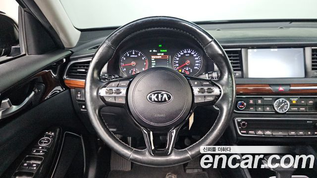 Kia K7 2017 — photo 19