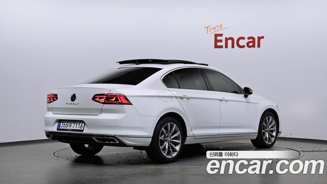 Volkswagen Passat 2021 — photo 2