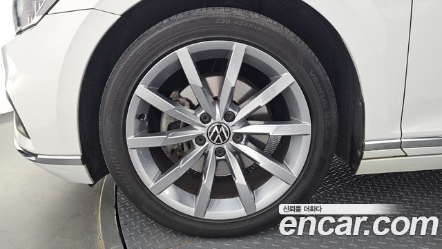 Volkswagen Passat 2021 — photo 5