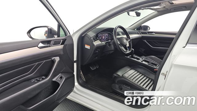 Volkswagen Passat 2021 — photo 13