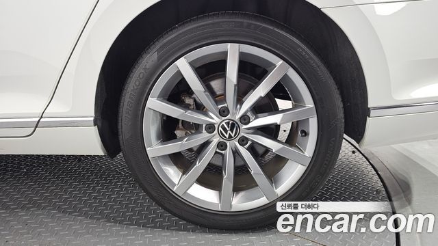 Volkswagen Passat 2021 — photo 7