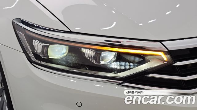 Volkswagen Passat 2021 — photo 8