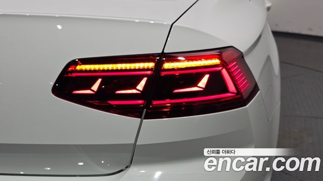 Volkswagen Passat 2021 — photo 9