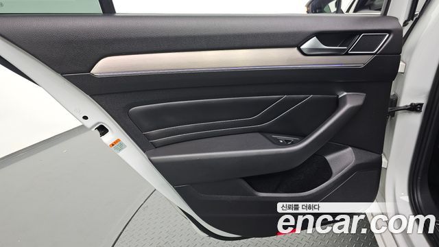 Volkswagen Passat 2021 — photo 15