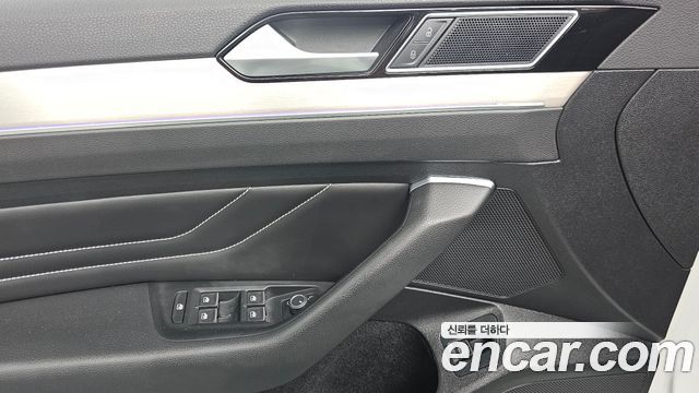 Volkswagen Passat 2021 — photo 29