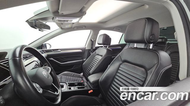 Volkswagen Passat 2021 — photo 31