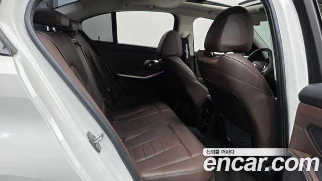 BMW 3-Series 2022 — photo 12