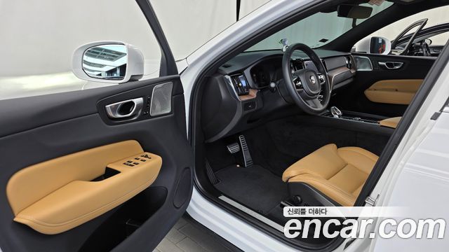 Volvo XC60 2024 — photo 13