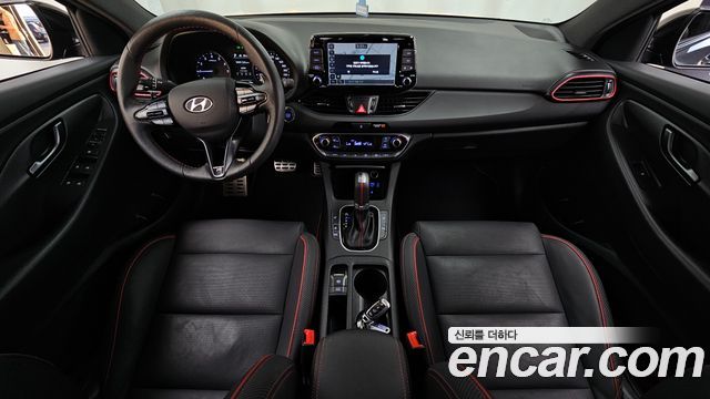 Hyundai i30 2019 — photo 10