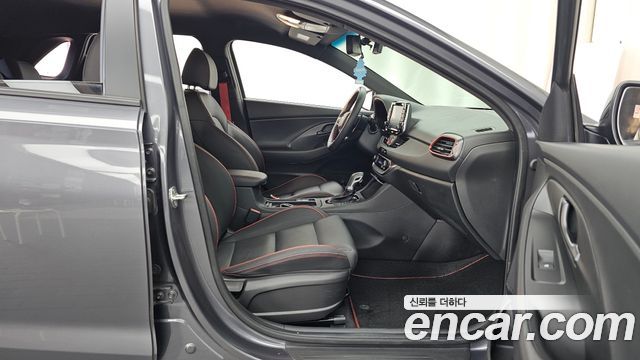 Hyundai i30 2019 — photo 17
