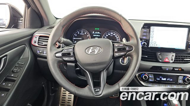 Hyundai i30 2019 — photo 19