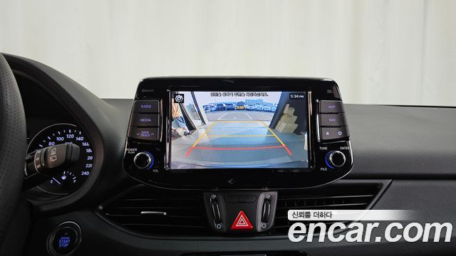 Hyundai i30 2019 — photo 21