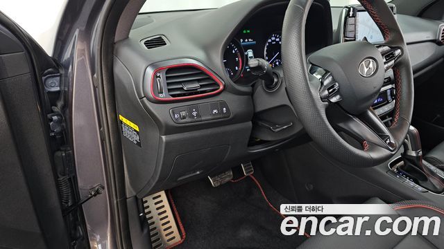 Hyundai i30 2019 — photo 28