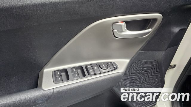Kia Niro 2023 — photo 29