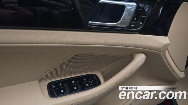 Porsche Panamera 2021 — photo 28