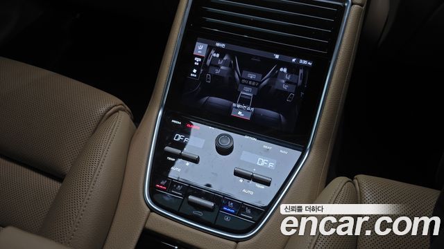 Porsche Panamera 2021 — photo 29