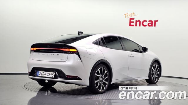 Toyota Prius 2024 — photo 2