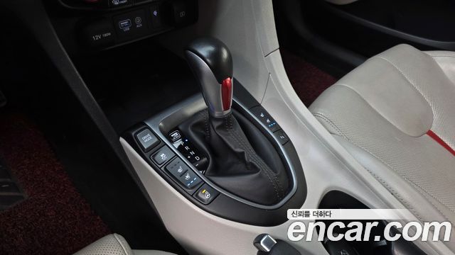 Hyundai Veloster 2018 — photo 12